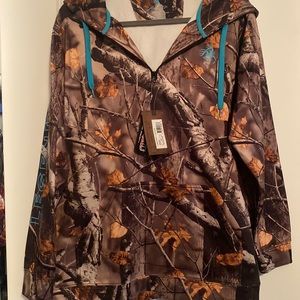 Legendary Whitetails Brand. 1/2 zip hoodie.